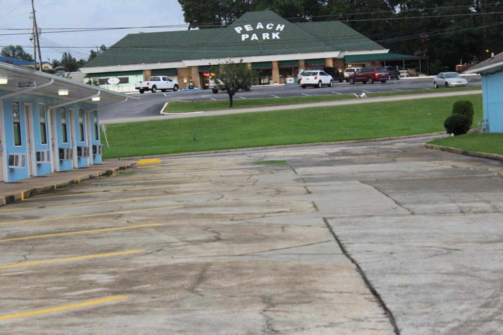Scottish Inn - Clanton Bagian luar foto